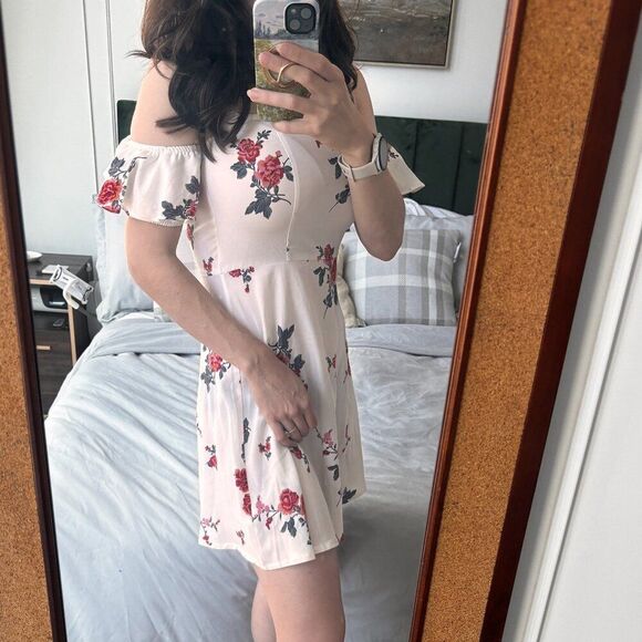 Pretty Little Thing Flirty White Floral Mini Dress - Picture 2 of 6